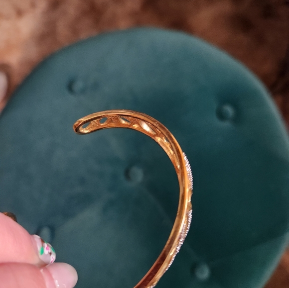 Gold plated and diamond chip cuff - Picture 9 of 10